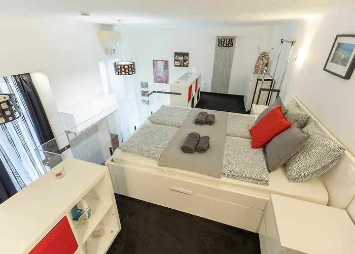 Bright & Shine Apartment